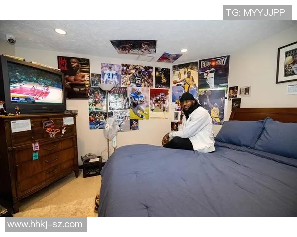 勒布朗穿便装坐场边犹如禅师遗位老将心态引热议 勒布朗穿便装坐场边犹如禅师遗位老将心态引热议